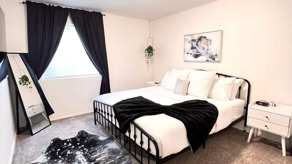 Spokane Valley Apartment | Modern & Stylish, King bed, WiFi
