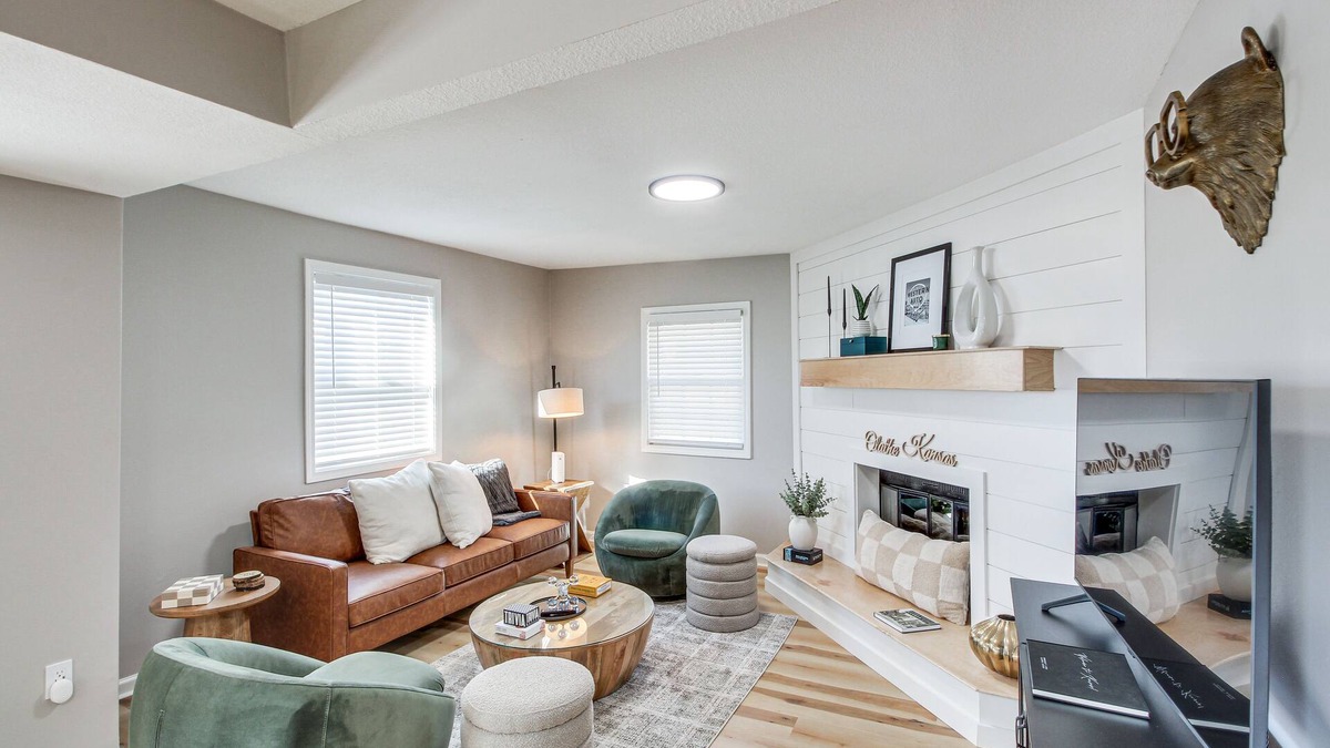 Olathe House | Modern & Stylish Olathe Home in Prime Location