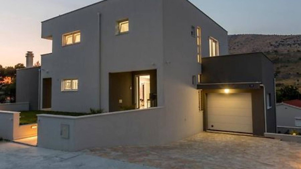 Tugare Villa | Modern & Stylish Villa with Private Pool - Four Bedroom Villa with Pool