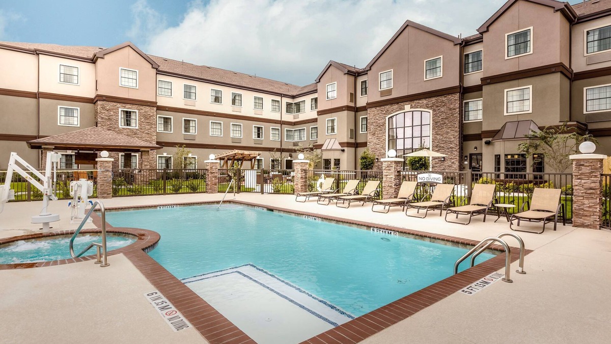 Spring Branch West Condo | Modern Suite | 24 Hour Business Center + Fitness Center + Outdoor Pool