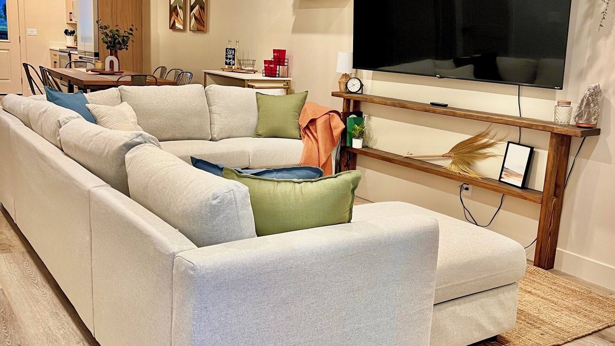 Ephraim Apartment | Modern Suite-Luxe King Bed-Soda Bar & 85” Smart TV