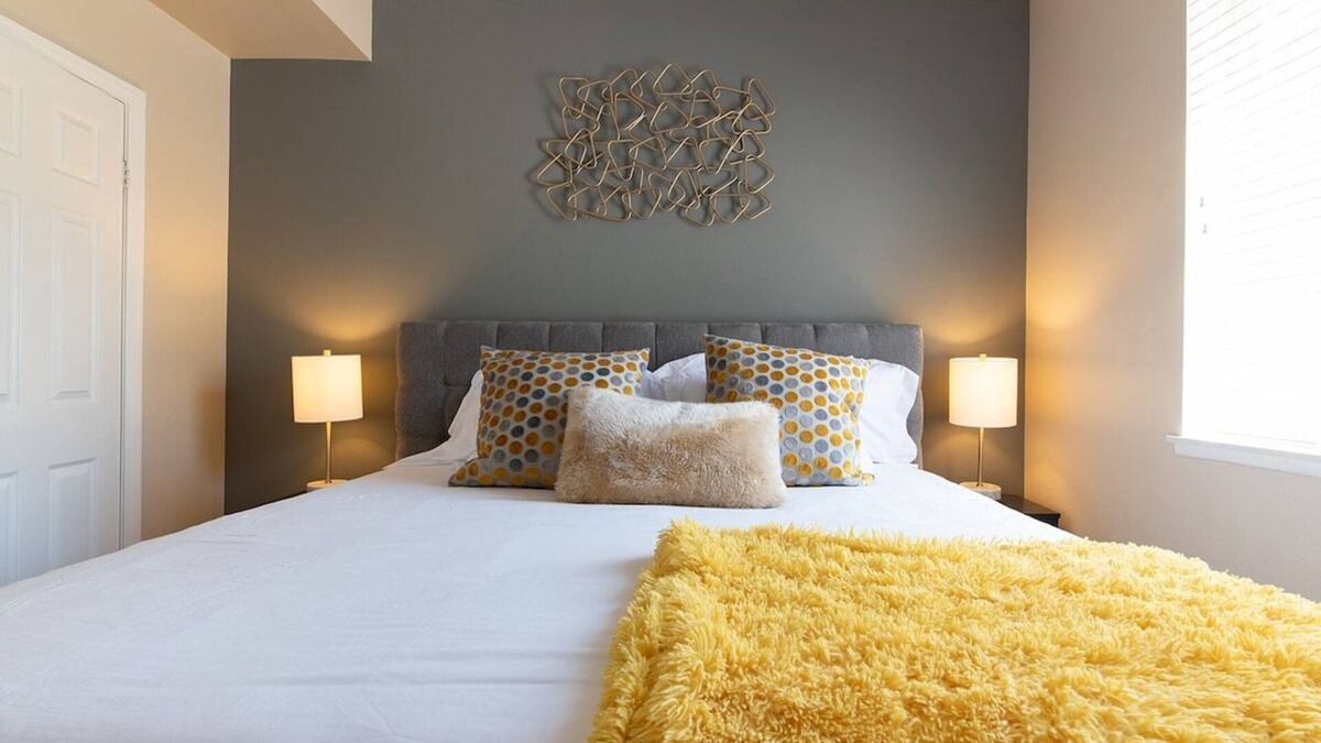 Valencia Apartment | Modern Suite*VIP*WIFI*Pool*2 King beds*AC