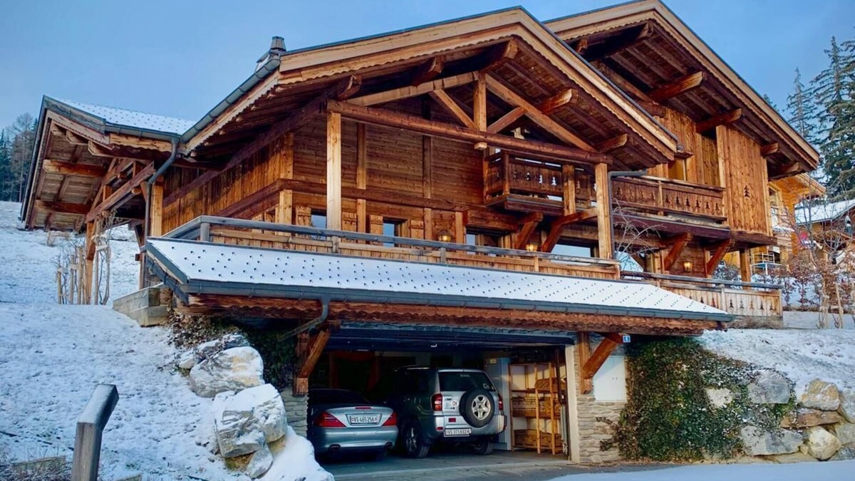 Chermignon House | Modern Swiss Chalet for skiers, golfers and entertainers above the clouds