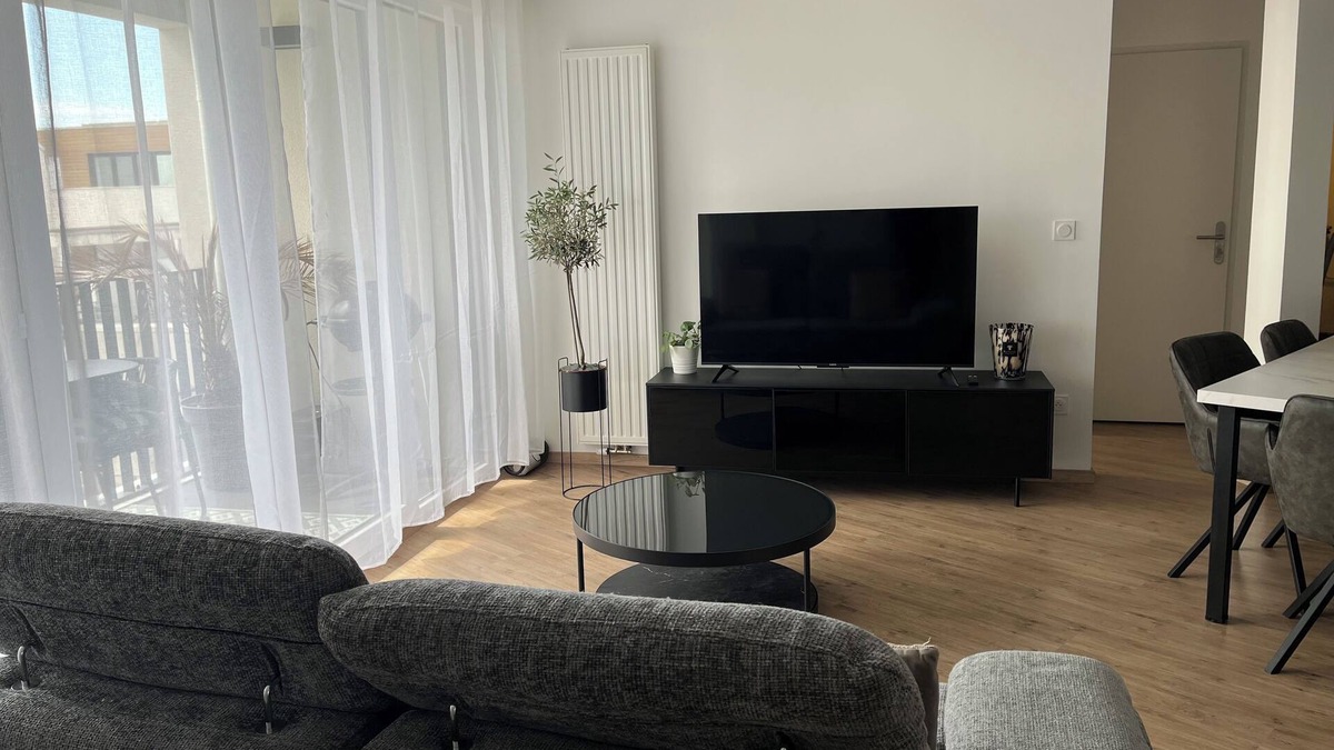 La Rochelle Apartment | Modern T3 apartment with parking 5 minutes from the market