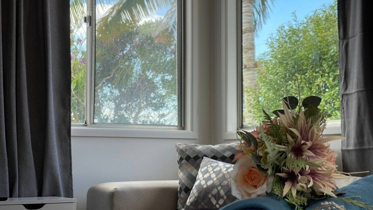 Kallangur House | Modern than 3 bedroom house with office space in the center of Kallangur