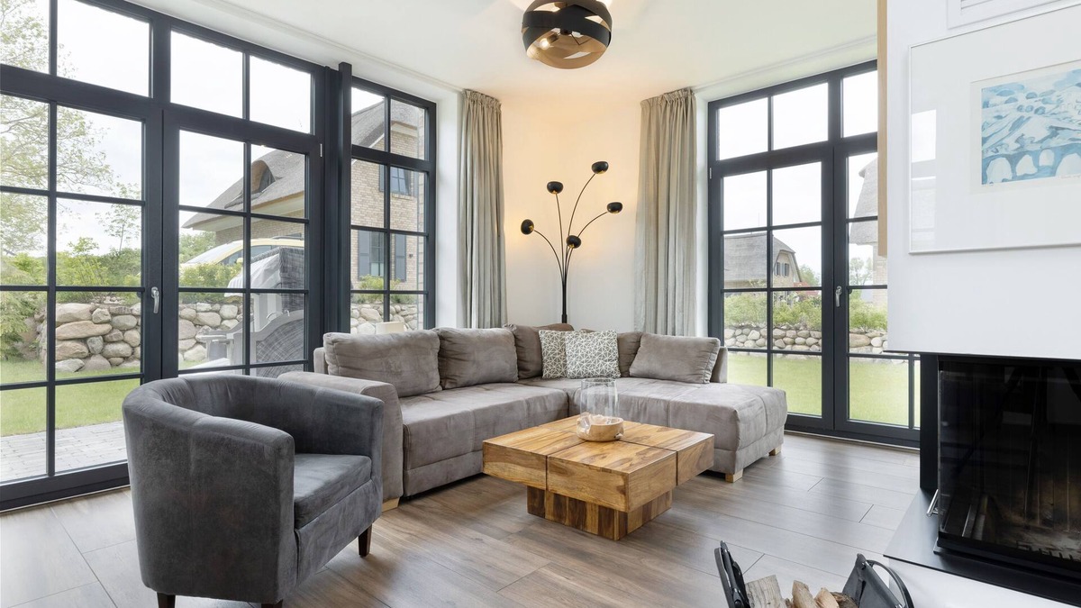 Hohenkirchen House | Modern thatched house "Haus Seerose" with fireplace and sauna near the beach