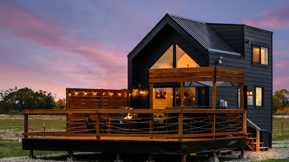 Bynum Apartment | Modern Tiny Cabin, with Hot tub in Choteau MT