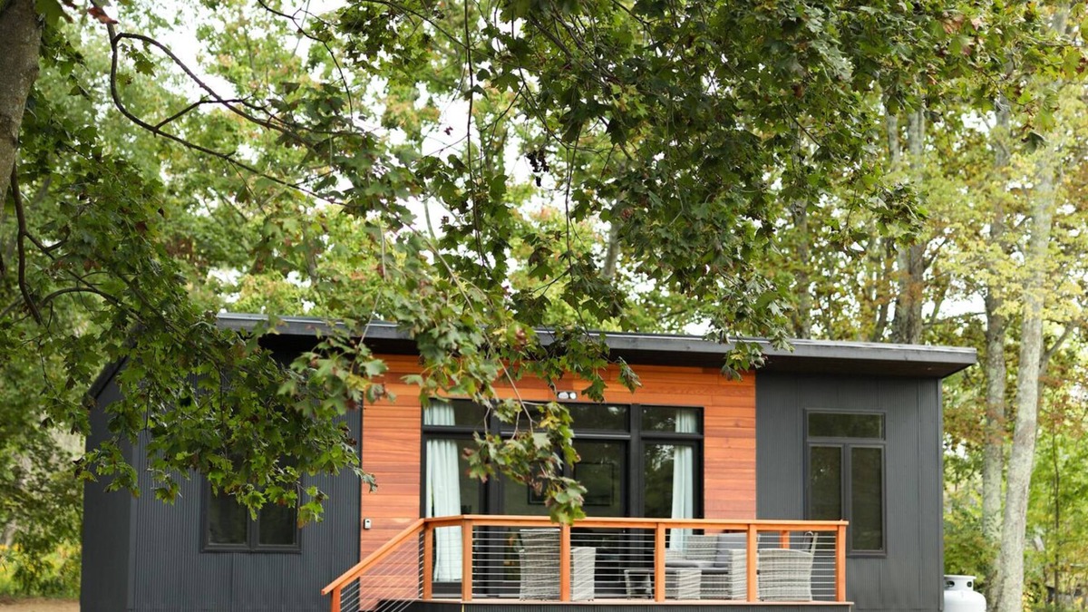 Milroy Cabin | Modern Tiny Home 24 w/Hot Tub!
