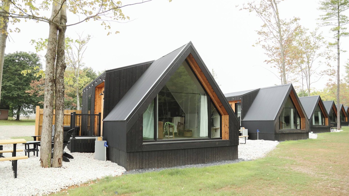 Milroy Cabin | Modern Tiny Home 28 w/Hot Tub!