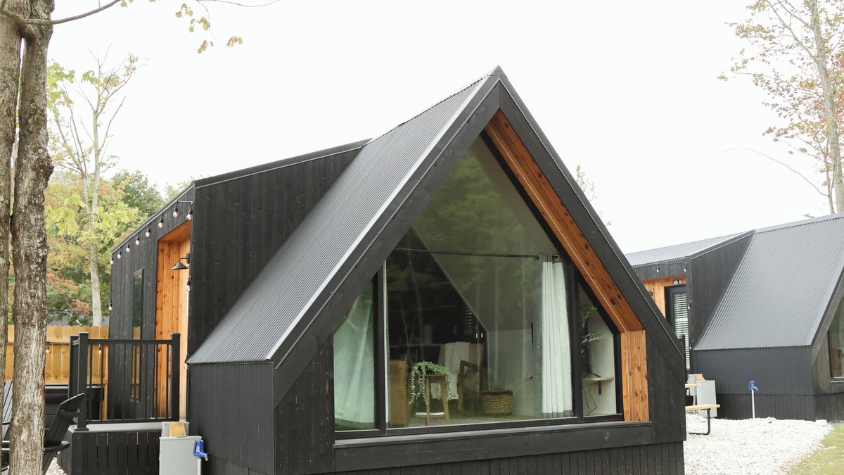 Milroy Cabin | Modern Tiny Home 30 w/Hot Tub!