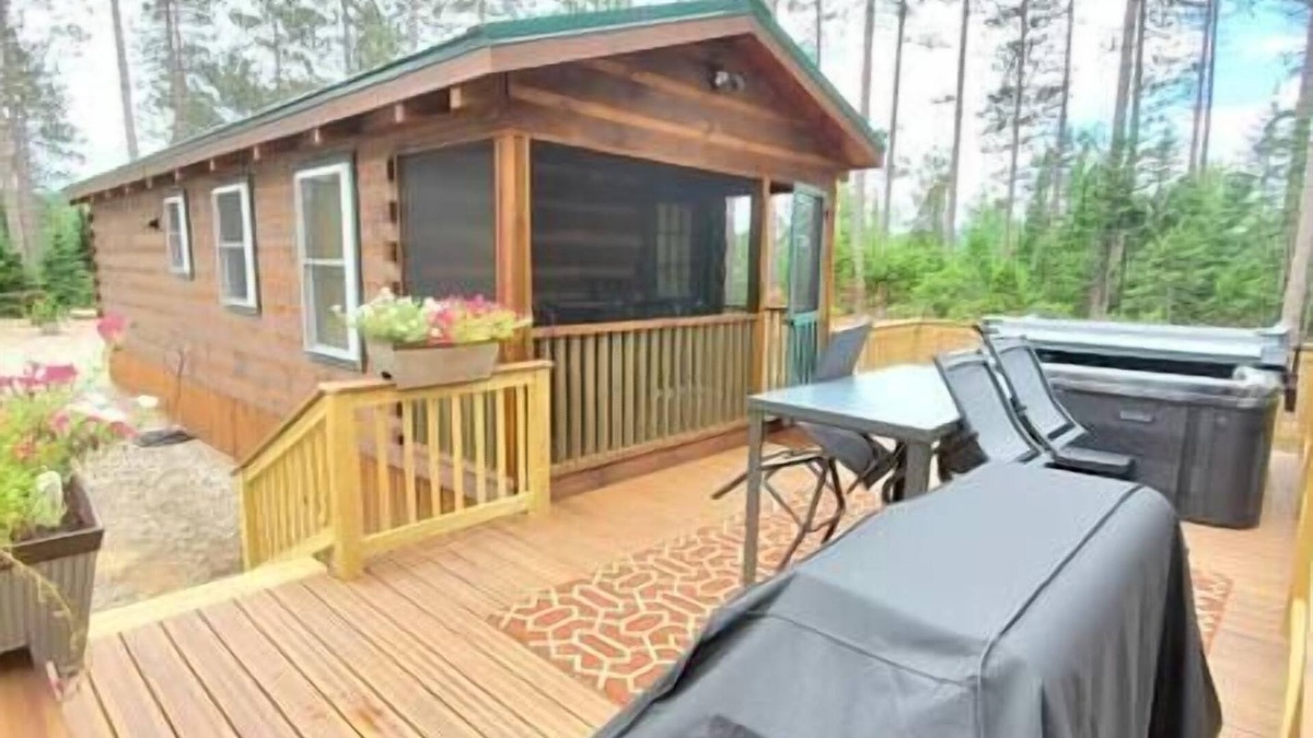 Malone Cabin | Modern Tiny Home - w/Hot Tub and mountain views Near Titus