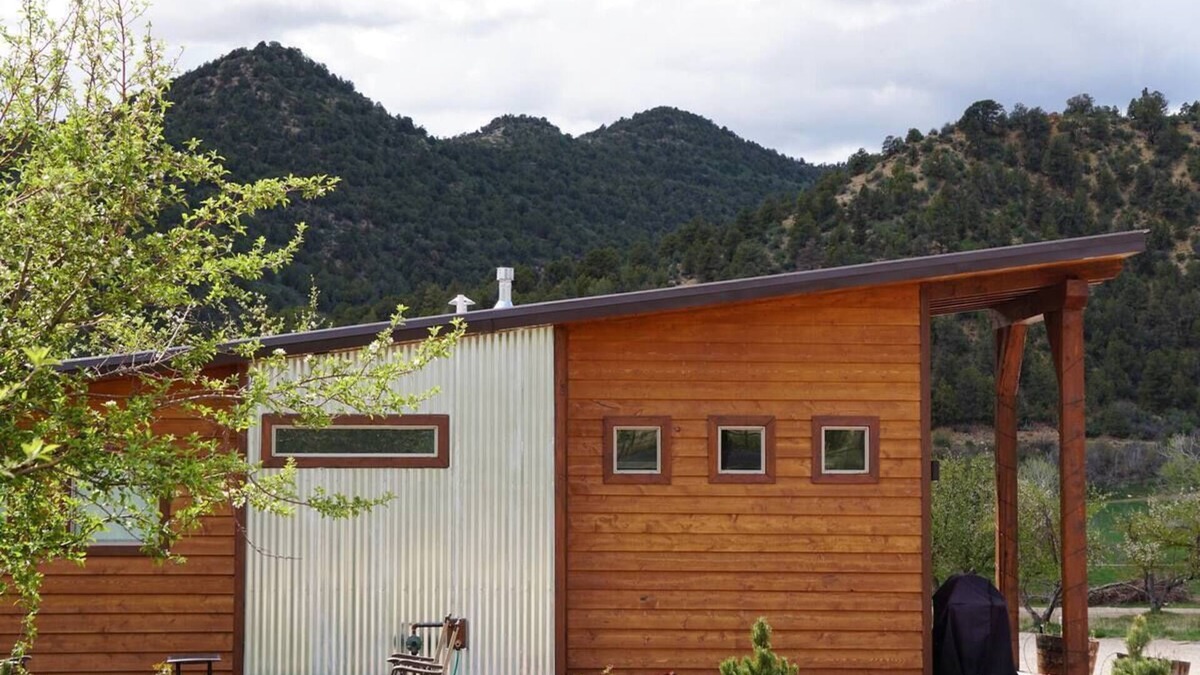 Glendale Cabin | Modern Tiny House in Apple Orchard w/Mountain View! Between Zion and Bryce