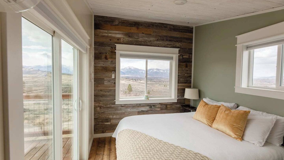 Stevensville Apartment | Modern Tiny House with Spectacular Views