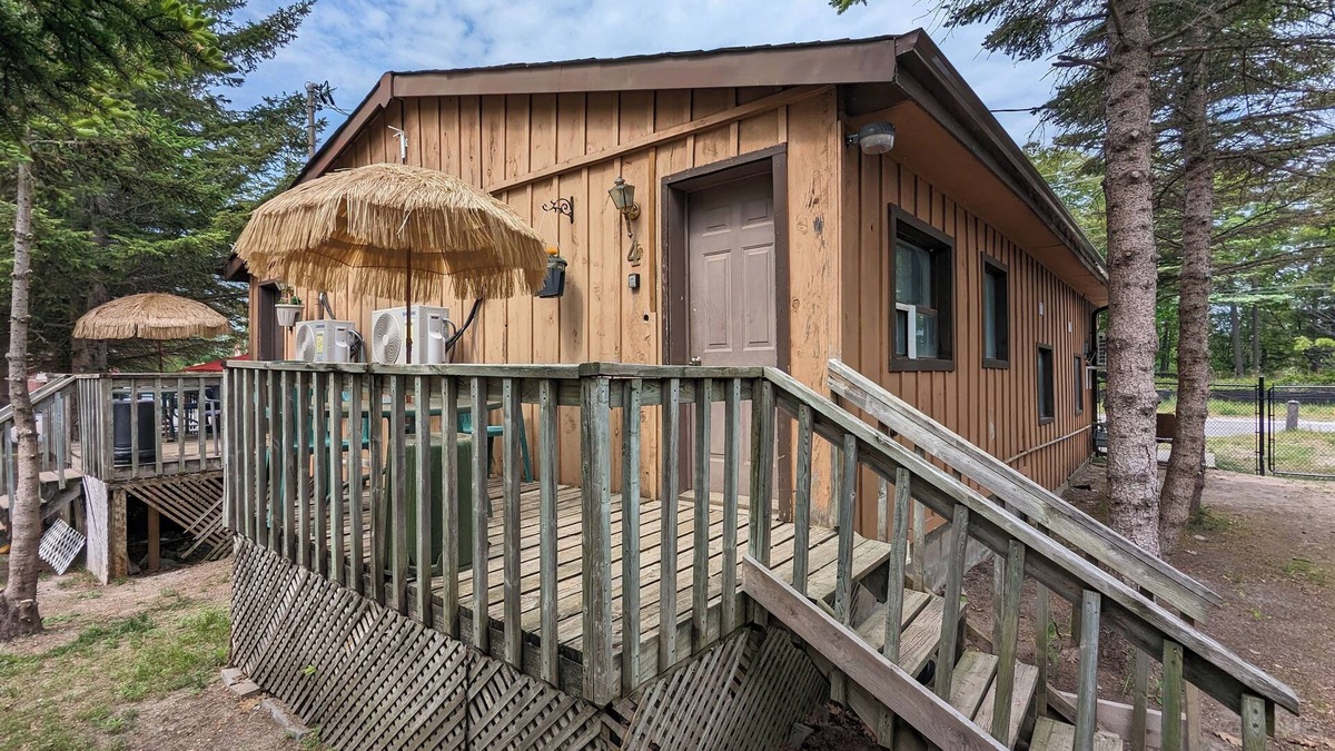 Wasaga Beach Cottage | Modern Tiny Wood Cottage #4 Camping style Cottages 5 minutes to the beach!