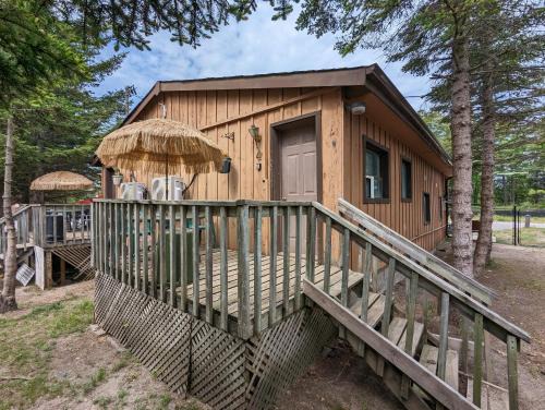 Wasaga Beach House | Modern Tiny Wood Cottage 04