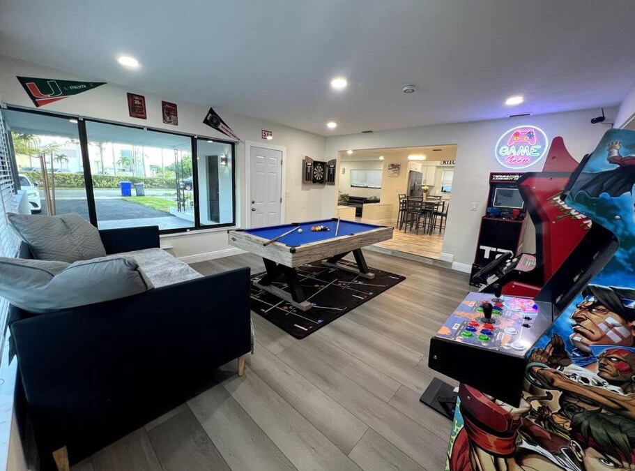 Highland Garden House | Modern Tropical Oasis with Arcade, HotTub & MiniGolf