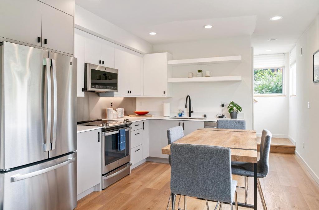 Columbia City Apartment | Modern two story townhouse near light rail