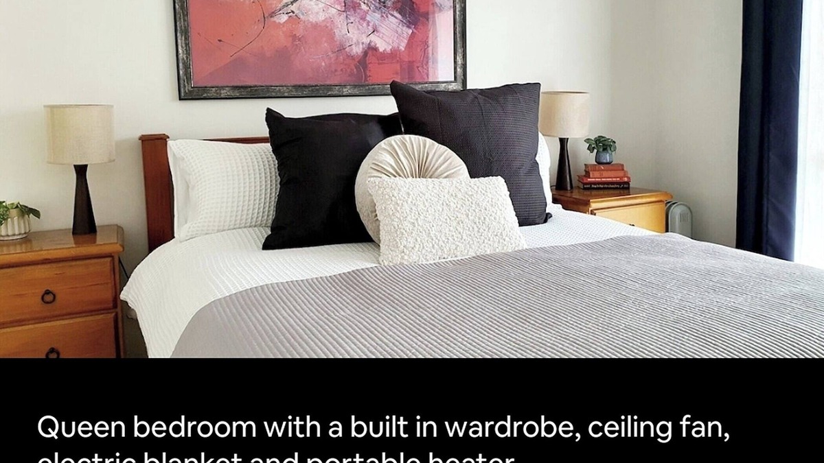 Mount Clear House | Modern Unit 4 kms To Sovereign Hill | 1-6 Guests w/Garage and Backyard