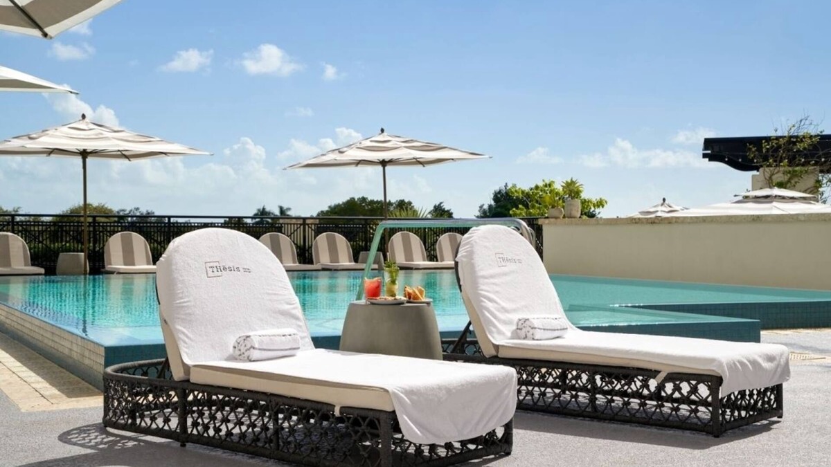 Coral Gables House | Modern Unit in Coral Gables! Parking, Rooftop Pool! Near Dadeland Mall!