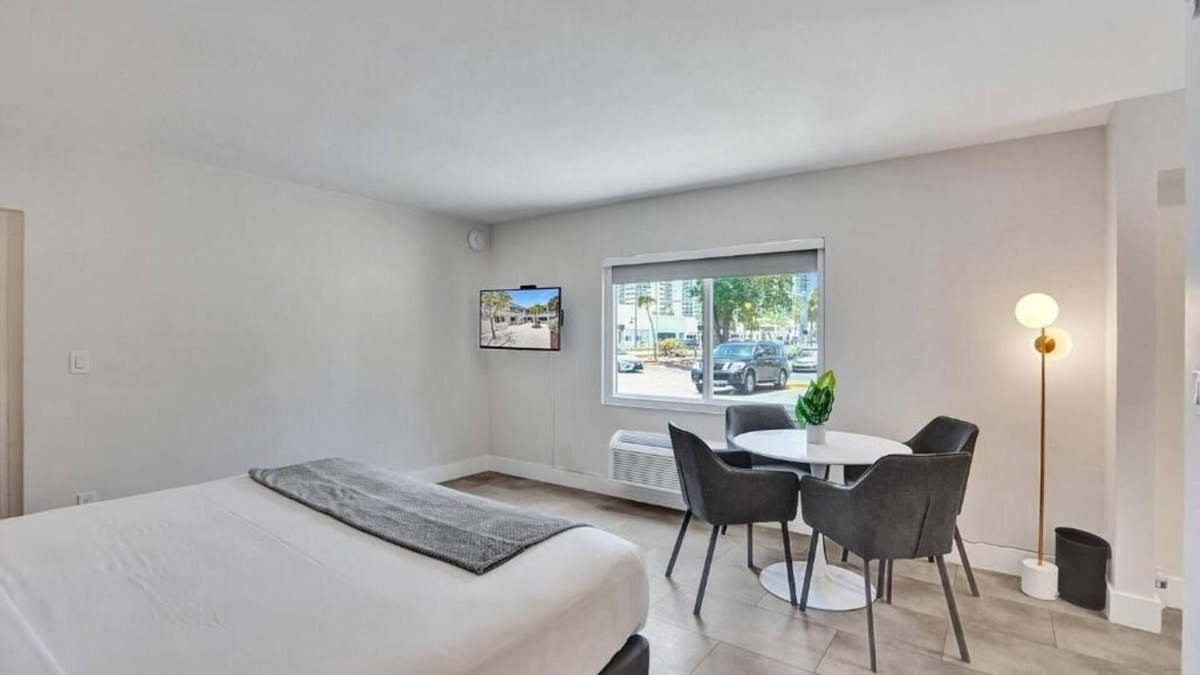 Galt Mile Hotel | Modern Unit with Relaxing Vibes – Explore Fort Lauderdale’s Scenic Coast