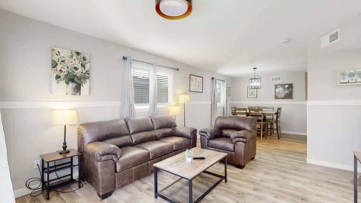 Jewell Heights - Hoffman Heights House | Modern Updated Home with Three King Beds Near VA Children's Hospital & Anschutz