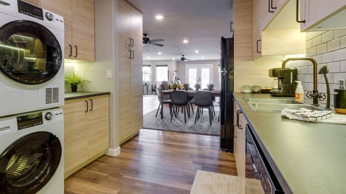 New Harmony House | Modern Utah Getaway < 2 Mi to Kolob Canyons