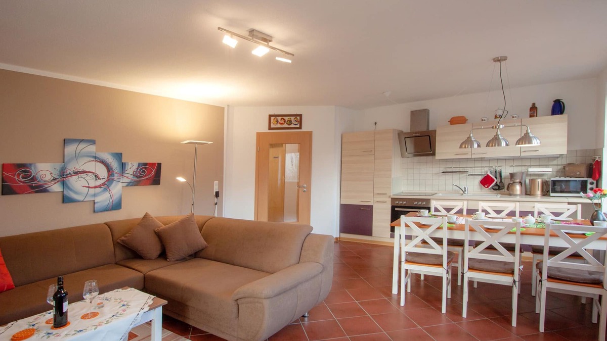 Fleeth Condo | Modern vacation apartment 250 m to the lake, south-facing terrace and barbecue, fully fenced.