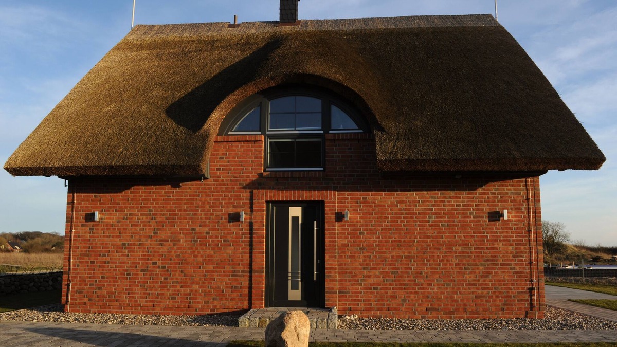 Dranske House | Modern vacation home near the beach (700m) and direct lake view