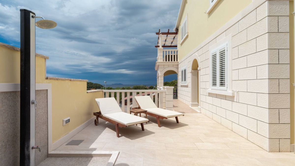 Prizba House | Modern Villa Near the Sea