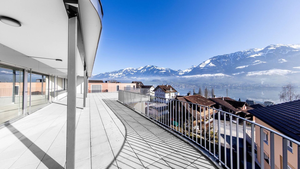 Wilen Apartment | Modern villa with stunning lake and mountain views