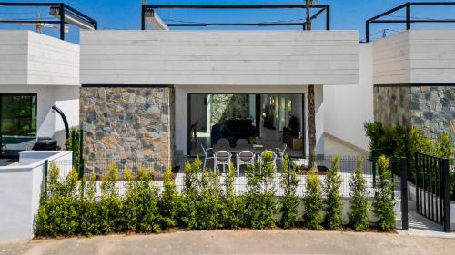 Torre-Pacheco Villa | Modern Villa with jacuzzi in Santa Rosalia Lake Resort