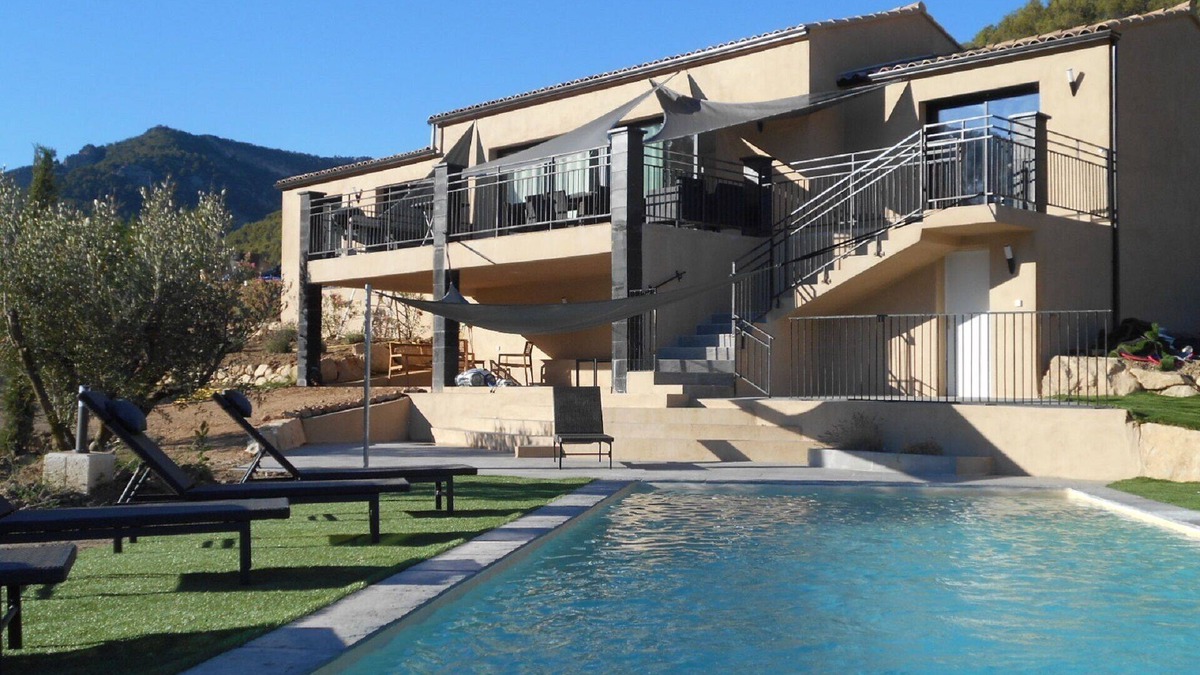 Propiac Villa | Modern villa with private swimming pool in the middle of the hills in Southern Drôme Provençale