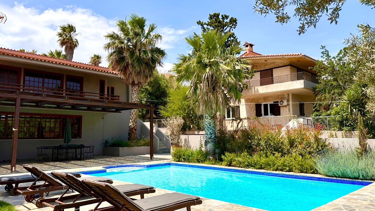 Keratea Villa | Modern Villa with Private Pool - 30' from the Athens International Airport