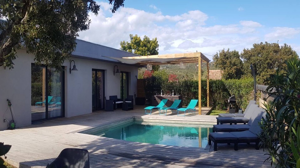 Lecci House | Modern villa with private pool just two minutes from the sea.