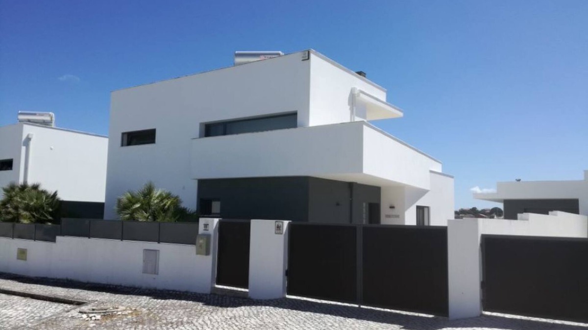 Nadadouro Villa | Modern villa with swimming pool and terrace, near the Bay of Obidos