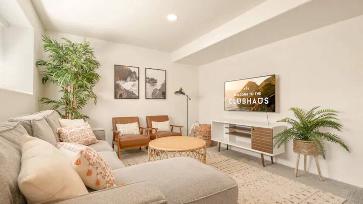Northeast Colorado Springs Apartment | Modern walk-out apartment centrally located in COS!
