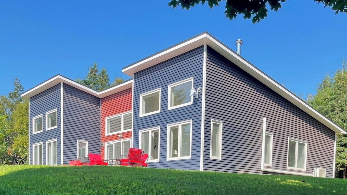 New London House | Modern Waterfront Cottage