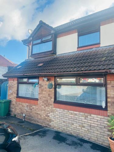 Pontypridd House | Modern well kept home- Entire House