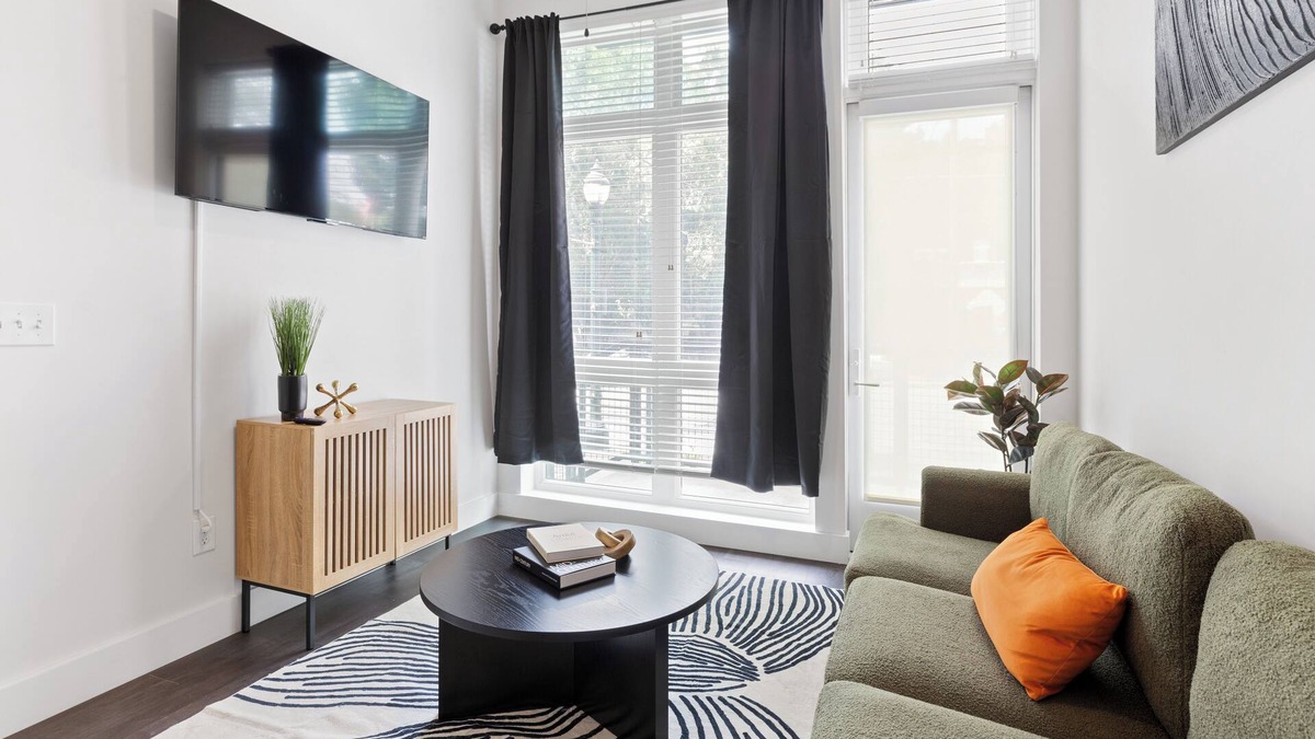 Home Park Apartment | Modern West Midtown Retreat — Luxurious Stay!