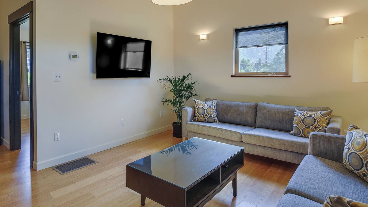 White Salmon Apartment | Modern White Salmon Apartment, Steps From Town