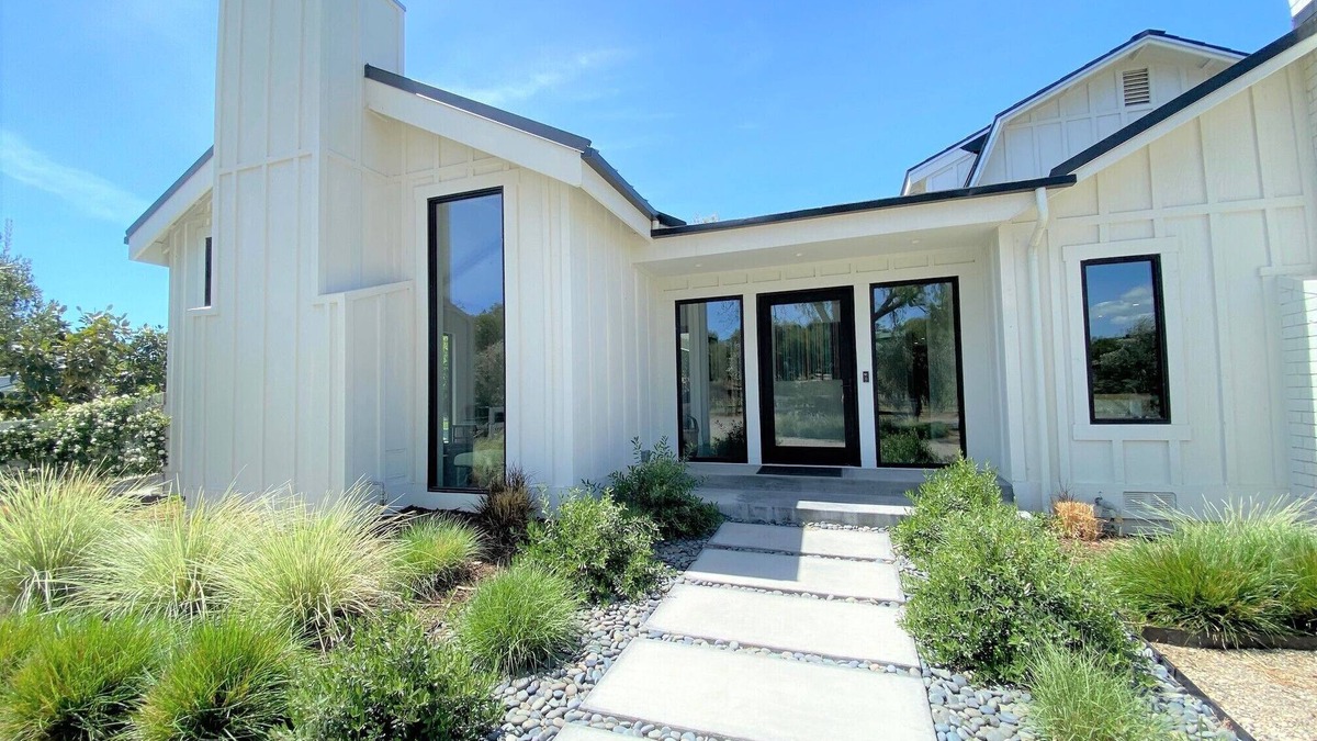 Los Olivos House | Modern Wine Country Home with Pool, Spa & Sauna, EV Charging