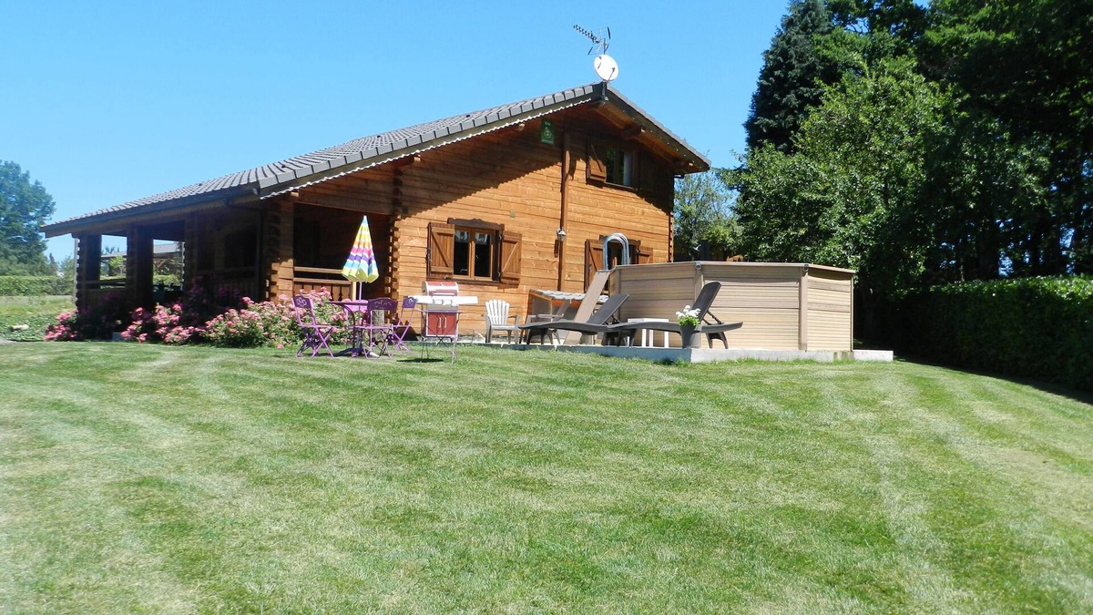 Saissac Ski Chalet | Modern wooden chalet with heated swimming pool, jacuzzi, spa and sauna