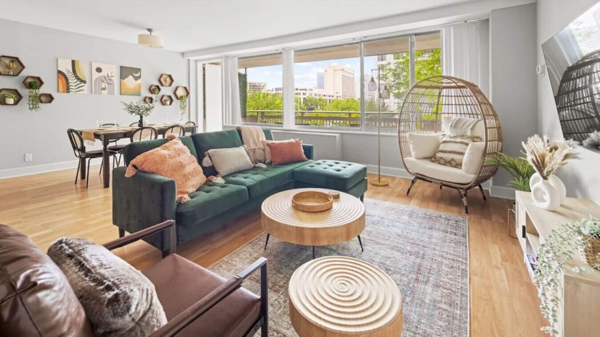 Crystal City Apartment | ModernBohoOasis | 2BR 2BA | Gym&Pool | Mins to DC