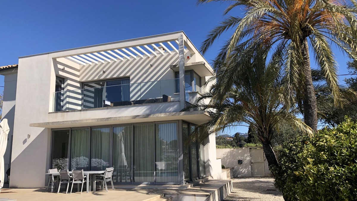Saint Antoine Villa | Moderne Villa mit Meerblick und Schönem Garten