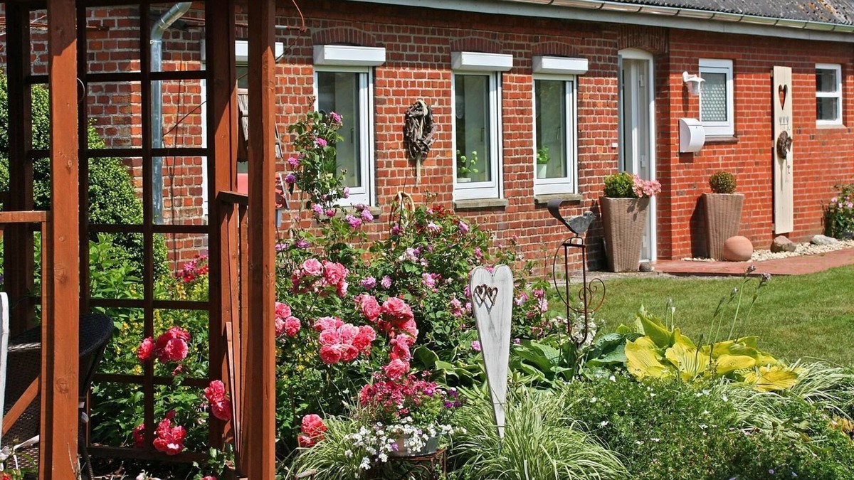 Uphusum House | Modernes, Gemütliches Doppelhaus mit Großem Garten und Kaminofen im Schönen Nordfriesland. Wunderbar für Paare und Familien Geeignet, die Sich Abseits des Alltagstrubels Eine Auszeit Gönnen Möchten. Gern Sind Auch Haustiere Willkommen!