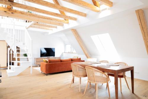 Lechhausen Apartment | Modernes Maisonette-Apartment mit Terrasse I Augsburg City