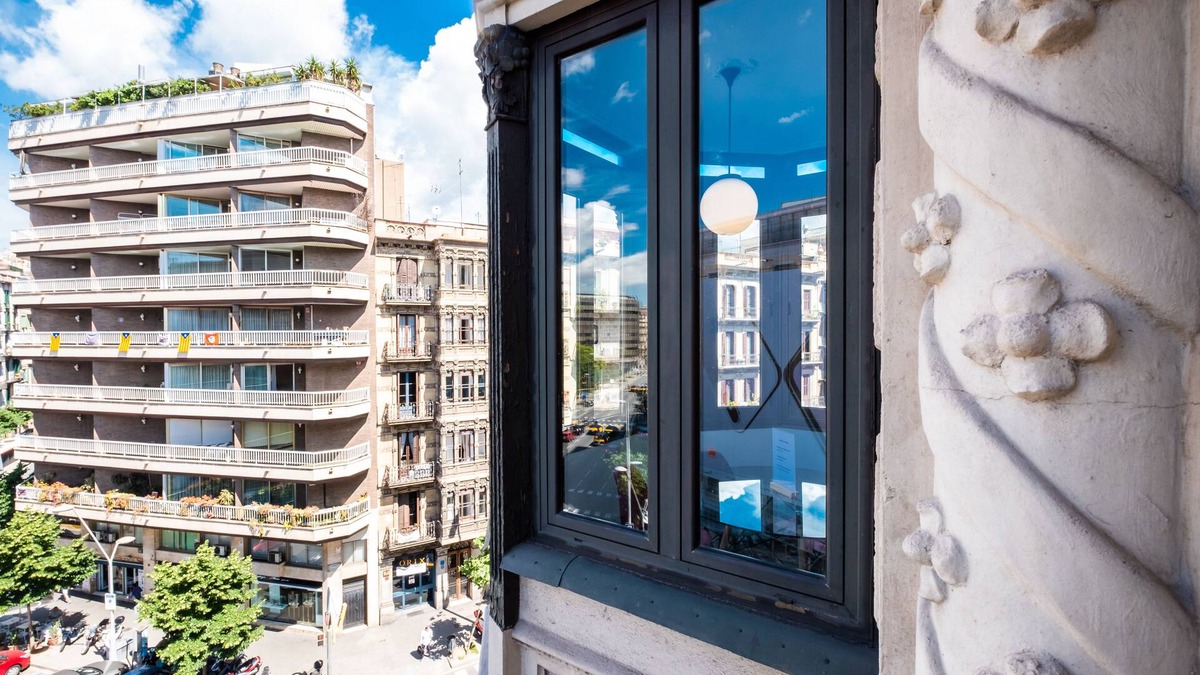 Eixample Apartment | MODERNIST APARTMENT FOR LARGE GROUPS IN EIXAMPLE