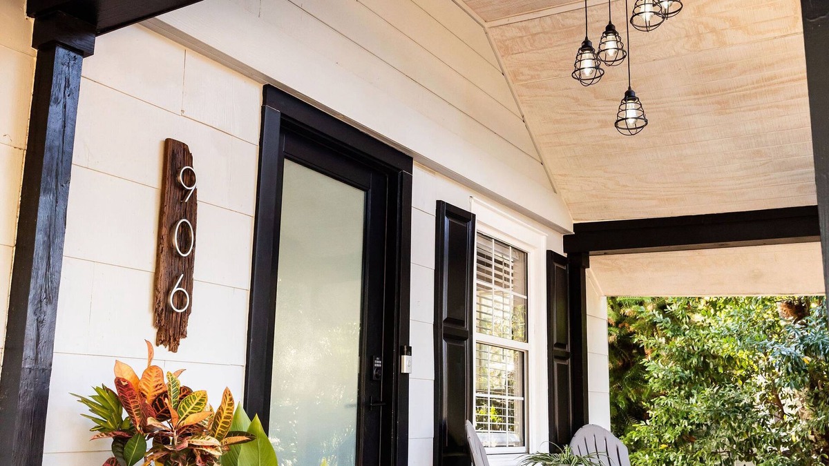 East Pensacola Heights Cottage | Modernized 2BR Historic Home w/King bed