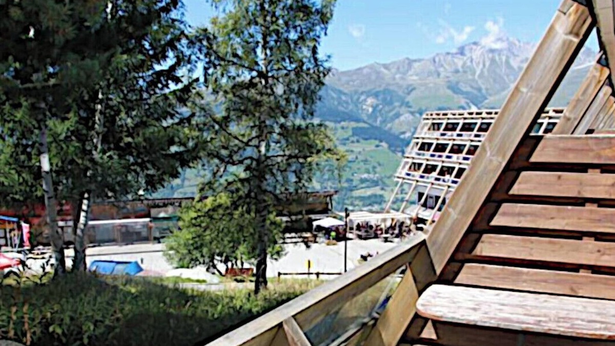 Arc-1600 Apartment | Modernly designed Apartment , Heart of the station, Ski on door, south terrace