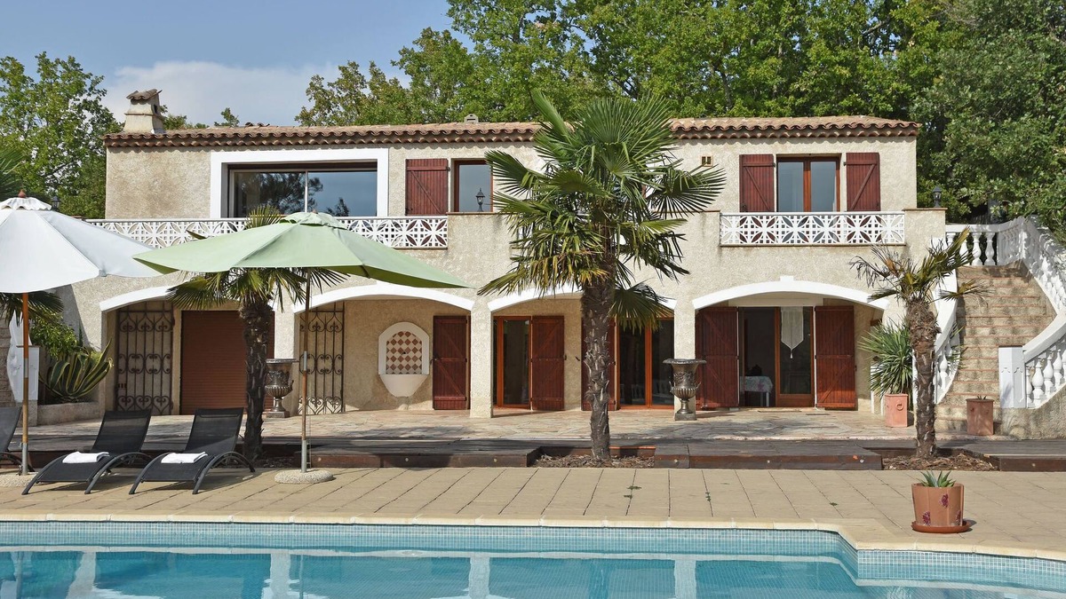 Saint-Paul-en-Foret Villa | Modernly decorated Provençal house